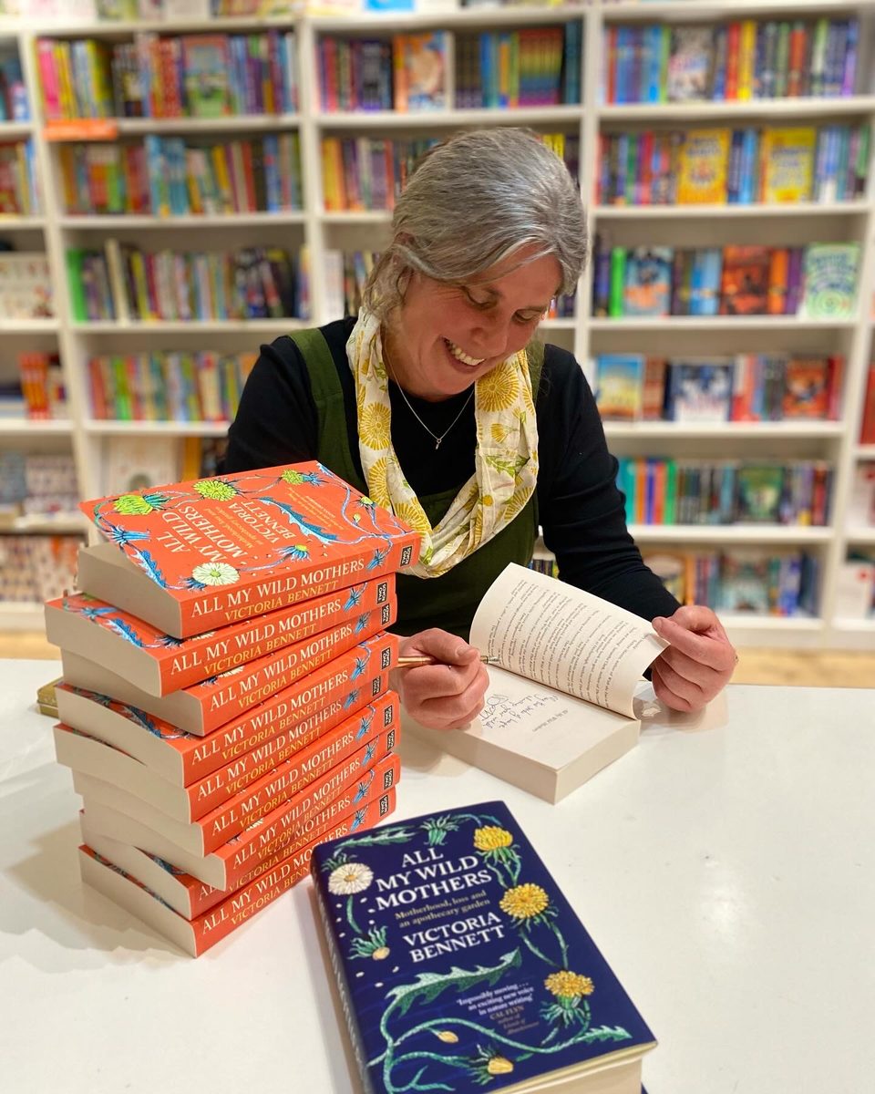 Victoria Bennett signing books
